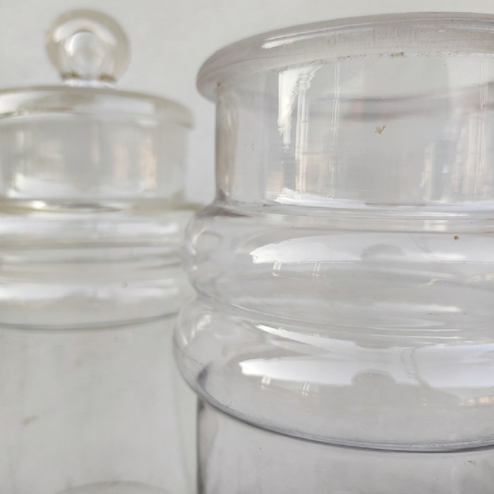 Passa il mouse sull'immagine per ingrandire Immagine dell'articolo Contenitori Contenitore in vetro per caramelle vintage n.365