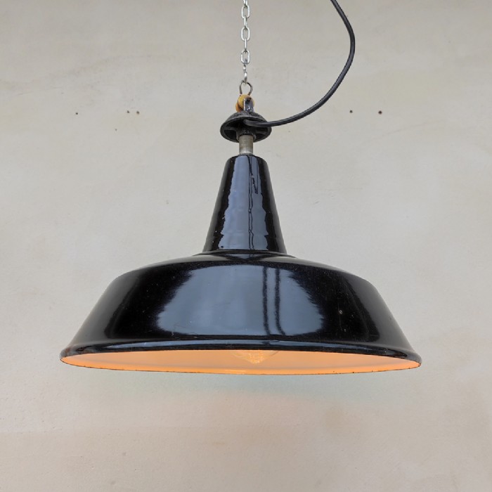 Passa il mouse sull'immagine per ingrandire Immagine dell'articolo Lampada industriale a sospensione Lampada industriale a sospensione vintage D35 n.326