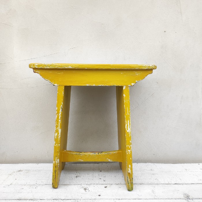 Passa il mouse sull'immagine per ingrandire Immagine dell'articolo Sgabello rurale vintage Sgabello rurale di campagna vintage n.361