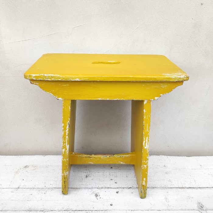 Passa il mouse sull'immagine per ingrandire Immagine dell'articolo Sgabello rurale vintage Sgabello rurale di campagna vintage n.361