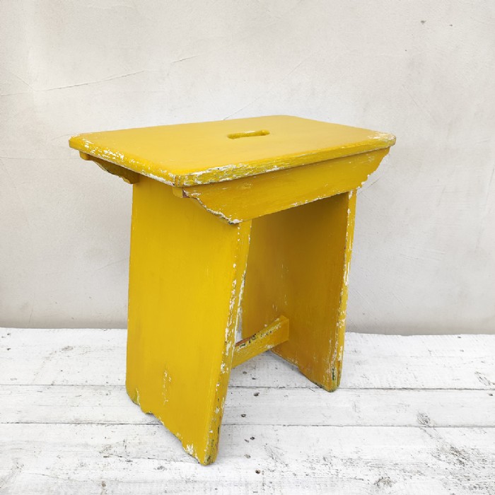 Passa il mouse sull'immagine per ingrandire Immagine dell'articolo Sgabello rurale vintage Sgabello rurale di campagna vintage n.361