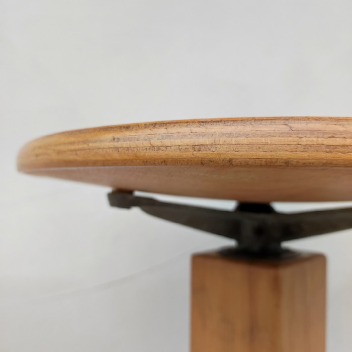 Passa il mouse sull'immagine per ingrandire Immagine dell'articolo Sgabello da laboratorio Sgabello da architetto tecnigrafo vintage n.362