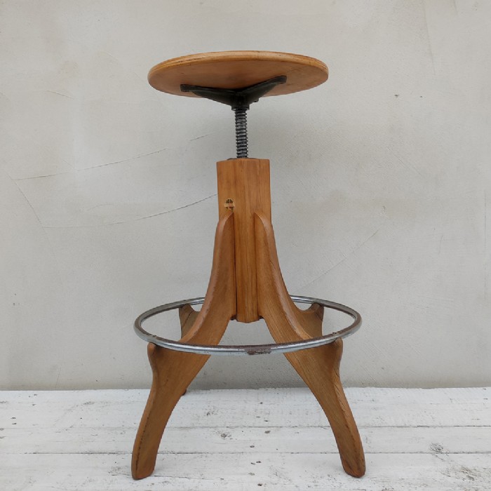 Passa il mouse sull'immagine per ingrandire Immagine dell'articolo Sgabello da laboratorio Sgabello da architetto tecnigrafo vintage n.362