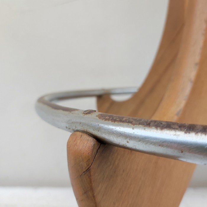 Passa il mouse sull'immagine per ingrandire Immagine dell'articolo Sgabello da laboratorio Sgabello da architetto tecnigrafo vintage n.362