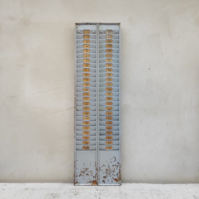 Passa il mouse sull'immagine per ingrandire Immagine dell'articolo Contenitori Casellario portacartellini timbratrice industriale vintage n.397