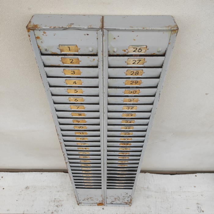 Passa il mouse sull'immagine per ingrandire Immagine dell'articolo Contenitori Casellario portacartellini timbratrice industriale vintage n.397