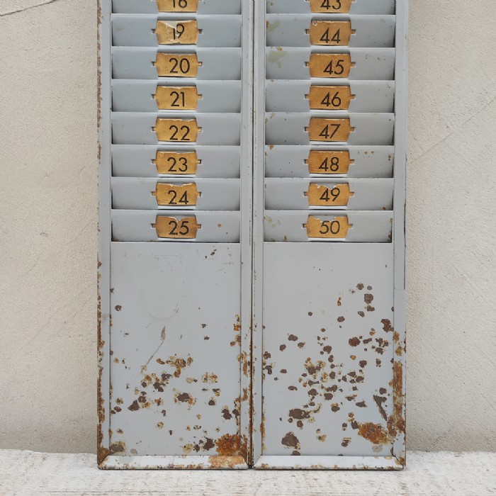 Passa il mouse sull'immagine per ingrandire Immagine dell'articolo Contenitori Casellario portacartellini timbratrice industriale vintage n.397