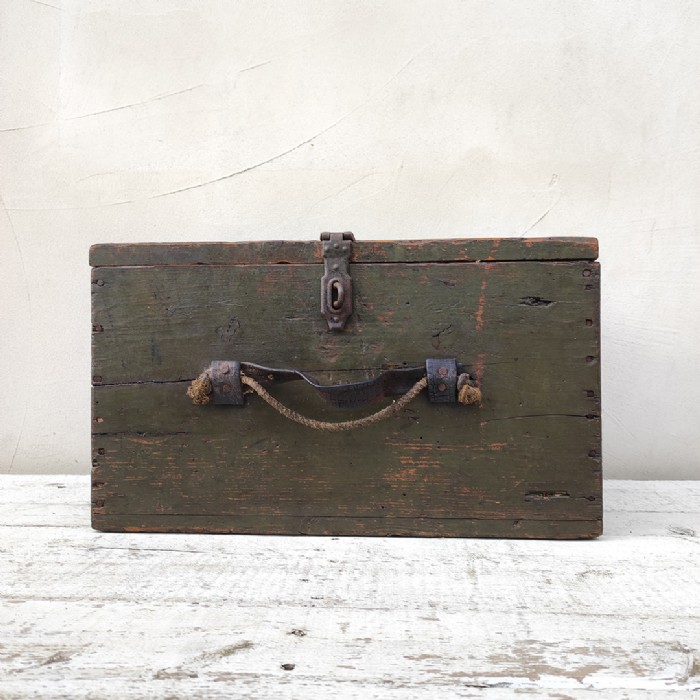 Immagine dell'articolo Contenitori Cassa da viaggio militare vintage n.412