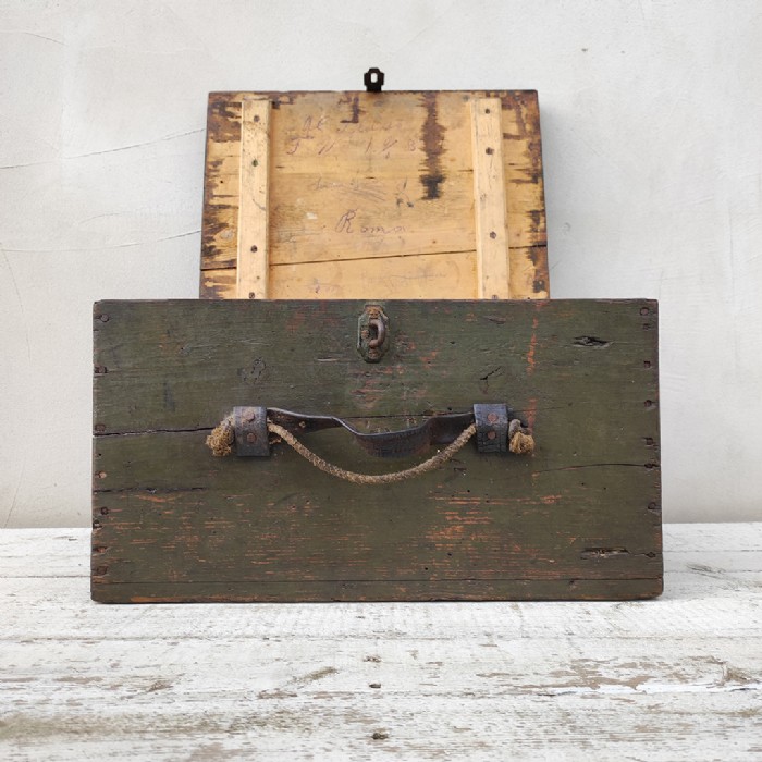 Immagine dell'articolo Contenitori Cassa da viaggio militare vintage n.412