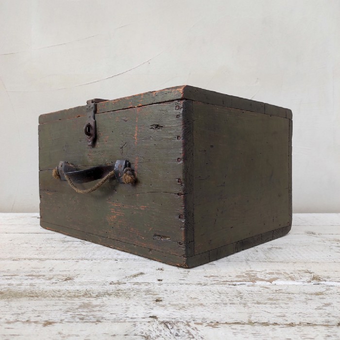 Immagine dell'articolo Contenitori Cassa da viaggio militare vintage n.412