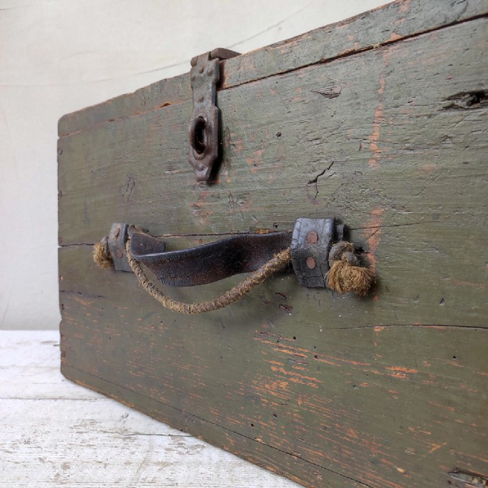 Immagine dell'articolo Contenitori Cassa da viaggio militare vintage n.412