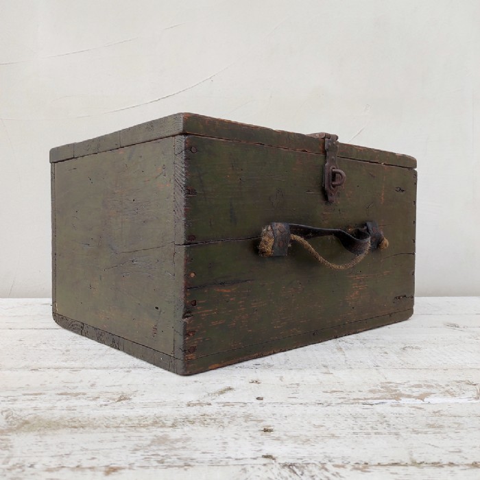 Immagine dell'articolo Contenitori Cassa da viaggio militare vintage n.412