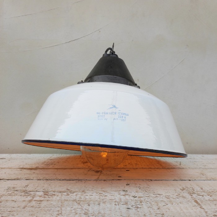 Immagine dell'articolo Lampada industriale a sospensione Lampada industriale vintage Ungherese a sospensione D41 n.433