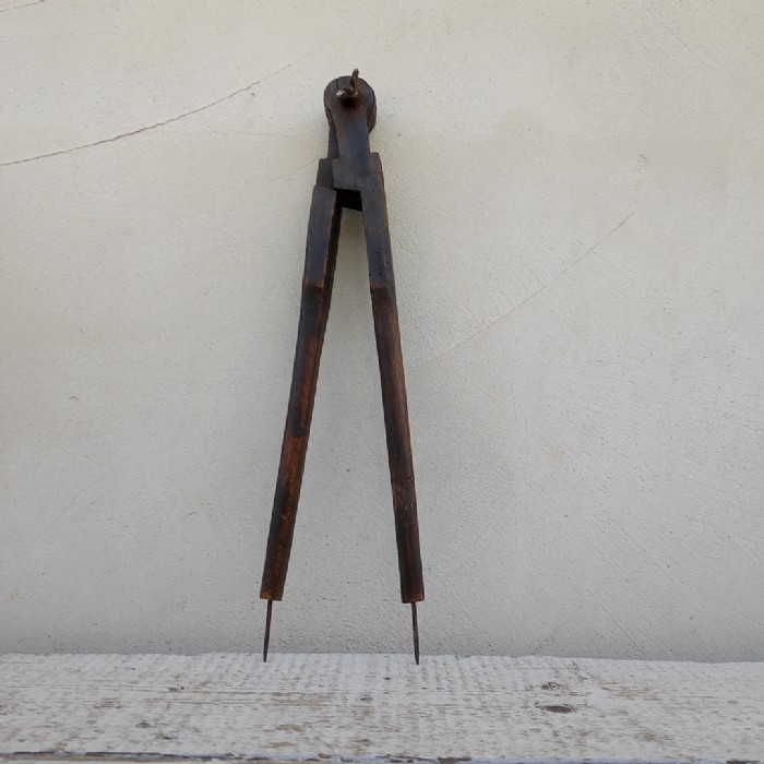 Miniatura dell'articolo 8 compassi in legno da artigiano antichi - Oggetto n.316