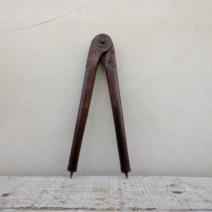Miniatura dell'articolo 8 compassi in legno da artigiano antichi - Oggetto n.316