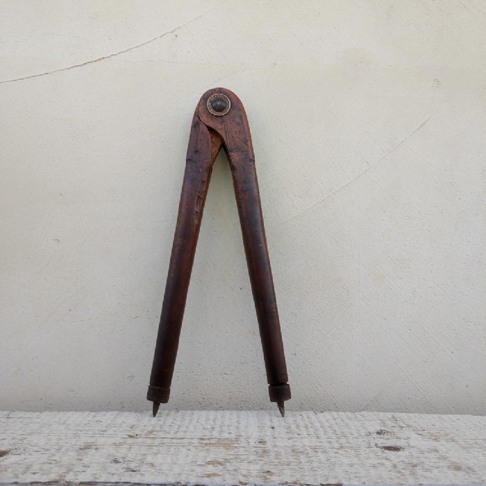 Miniatura dell'articolo 8 compassi in legno da artigiano antichi - Oggetto n.316
