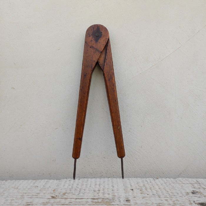 Miniatura dell'articolo 8 compassi in legno da artigiano antichi - Oggetto n.316