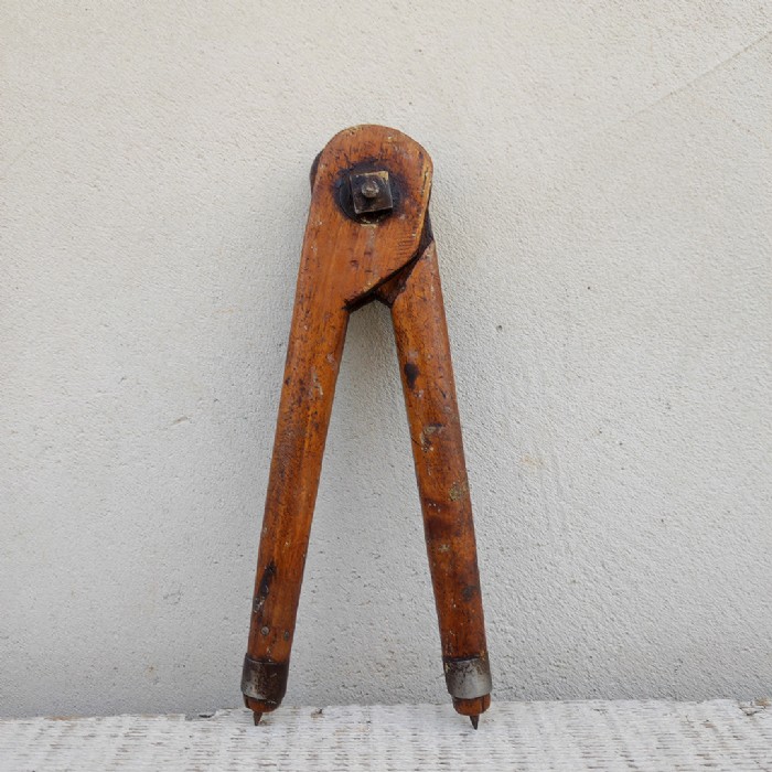 Miniatura dell'articolo 8 compassi in legno da artigiano antichi - Oggetto n.316
