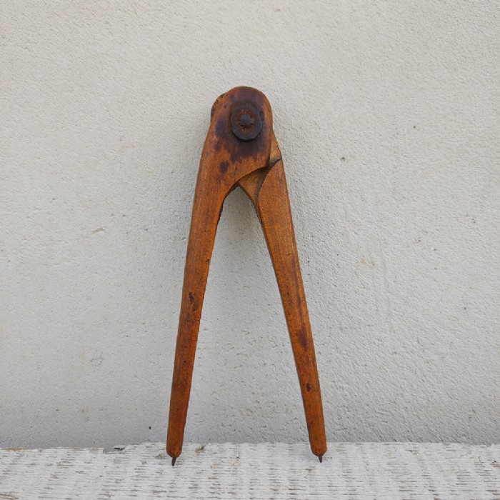 Miniatura dell'articolo 8 compassi in legno da artigiano antichi - Oggetto n.316
