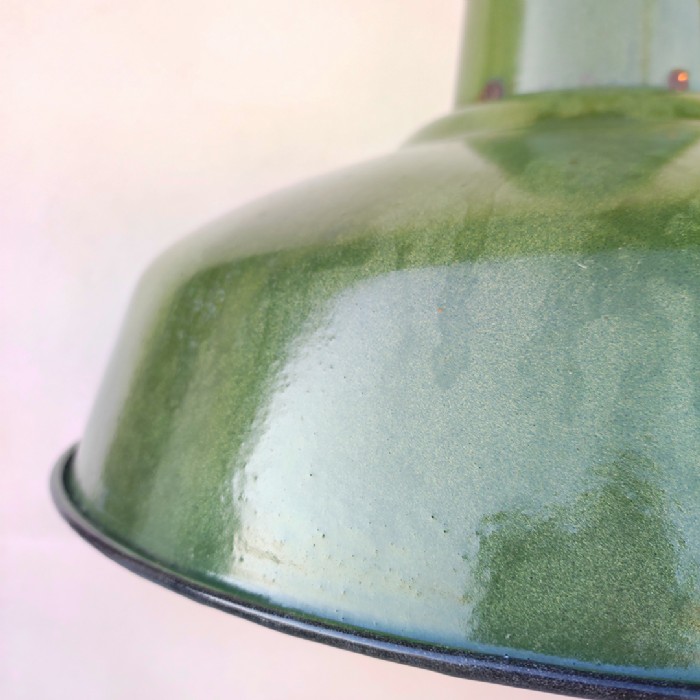 Passa il mouse sull'immagine per ingrandire Immagine dell'articolo Lampada industriale a sospensione Lampade (2) industriali a sospensione francesi vintage D41 n.366