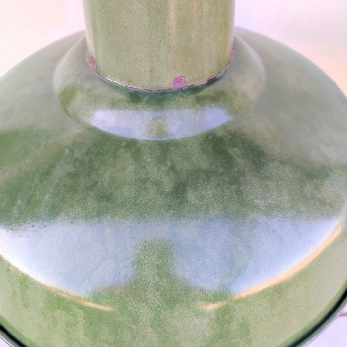 Passa il mouse sull'immagine per ingrandire Immagine dell'articolo Lampada industriale a sospensione Lampade (2) industriali a sospensione francesi vintage D41 n.366