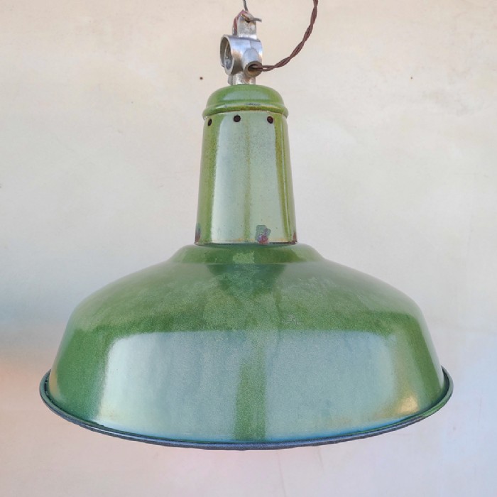 Passa il mouse sull'immagine per ingrandire Immagine dell'articolo Lampada industriale a sospensione Lampade (2) industriali a sospensione francesi vintage D41 n.366