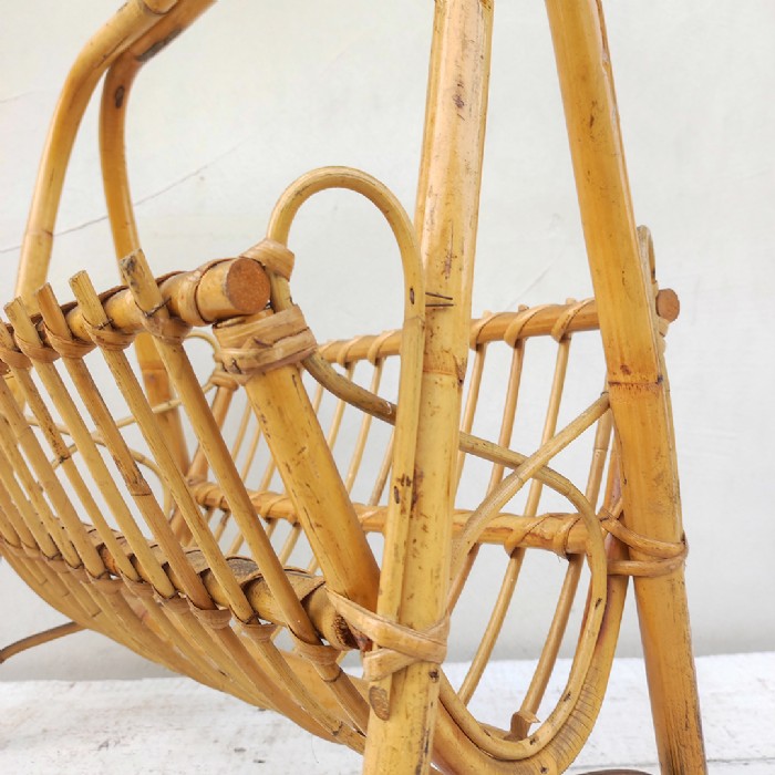 Passa il mouse sull'immagine per ingrandire Immagine dell'articolo Contenitori Portariviste midcentury in bamboo vintage n.383