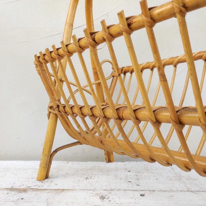 Passa il mouse sull'immagine per ingrandire Immagine dell'articolo Contenitori Portariviste midcentury in bamboo vintage n.383