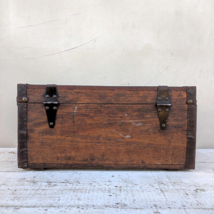 Immagine dell'articolo Contenitori Cassa da viaggio militare vintage n.413