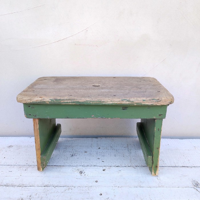 Passa il mouse sull'immagine per ingrandire Immagine dell'articolo Sgabello industriale Sgabello industriale in legno vintage n.367