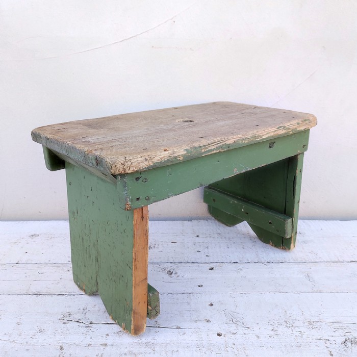 Passa il mouse sull'immagine per ingrandire Immagine dell'articolo Sgabello industriale Sgabello industriale in legno vintage n.367