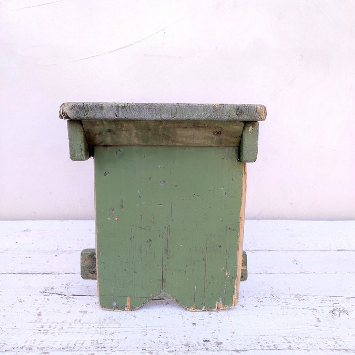 Passa il mouse sull'immagine per ingrandire Immagine dell'articolo Sgabello industriale Sgabello industriale in legno vintage n.367