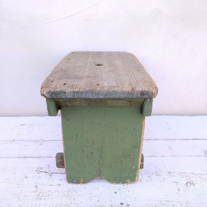 Passa il mouse sull'immagine per ingrandire Immagine dell'articolo Sgabello industriale Sgabello industriale in legno vintage n.367