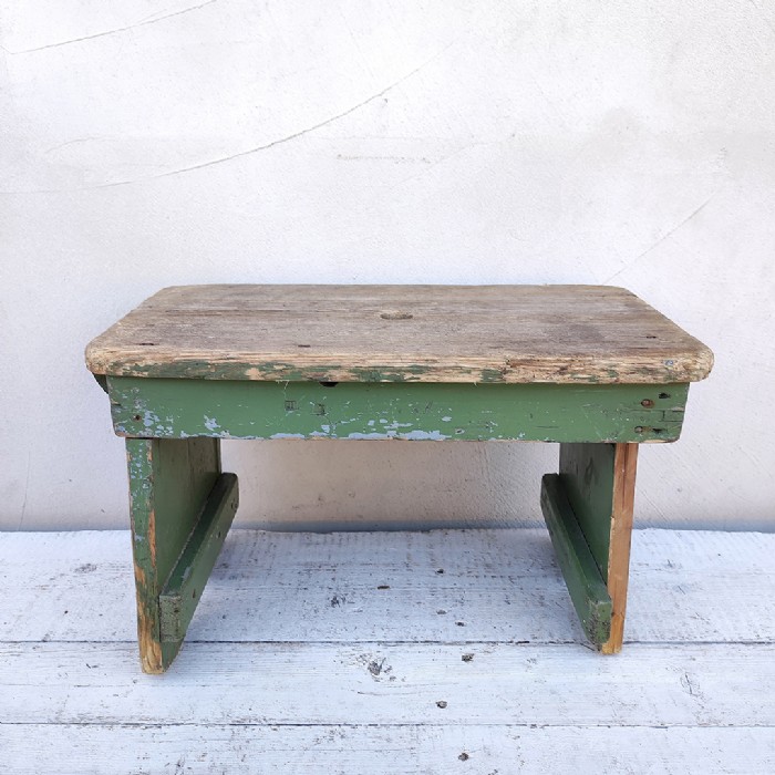 Passa il mouse sull'immagine per ingrandire Immagine dell'articolo Sgabello industriale Sgabello industriale in legno vintage n.367