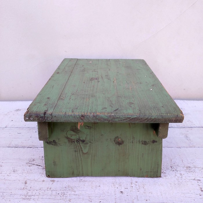 Passa il mouse sull'immagine per ingrandire Immagine dell'articolo Sgabello industriale Sgabello industriale in legno vintage n.368