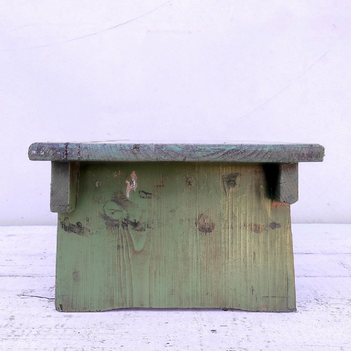 Passa il mouse sull'immagine per ingrandire Immagine dell'articolo Sgabello industriale Sgabello industriale in legno vintage n.368