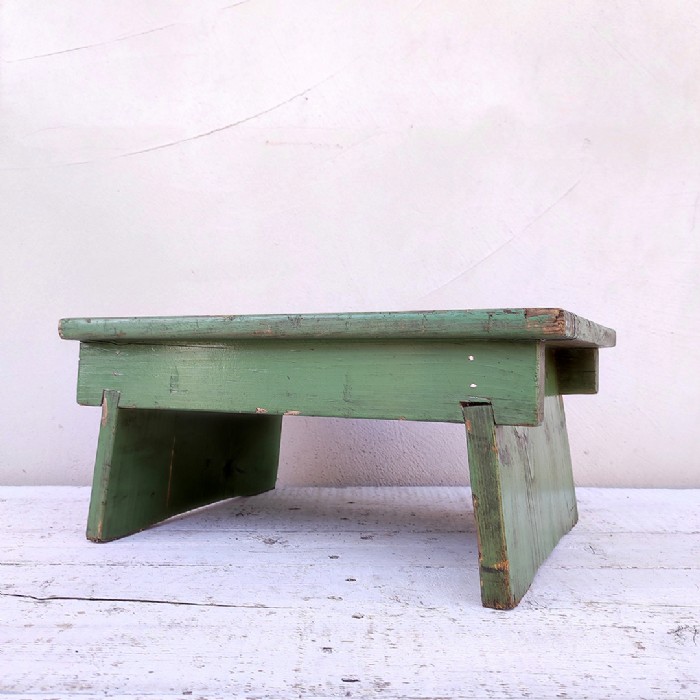 Passa il mouse sull'immagine per ingrandire Immagine dell'articolo Sgabello industriale Sgabello industriale in legno vintage n.368