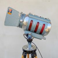 Miniatura dell'articolo Faro da teatro spot IFF con treppiede vintage - Oggetto n.233