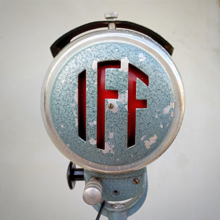 Miniatura dell'articolo Faro da teatro spot IFF con treppiede vintage - Oggetto n.233