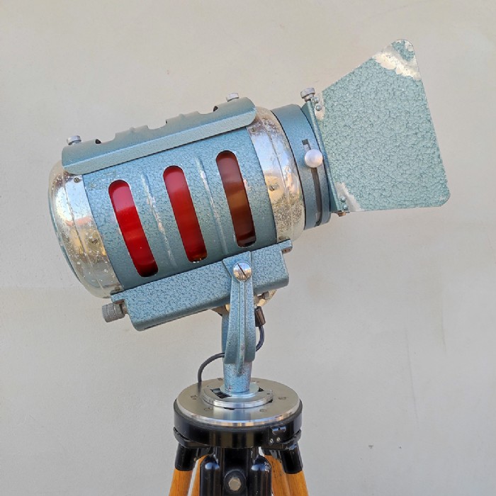 Miniatura dell'articolo Faro da teatro spot IFF con treppiede vintage - Oggetto n.233