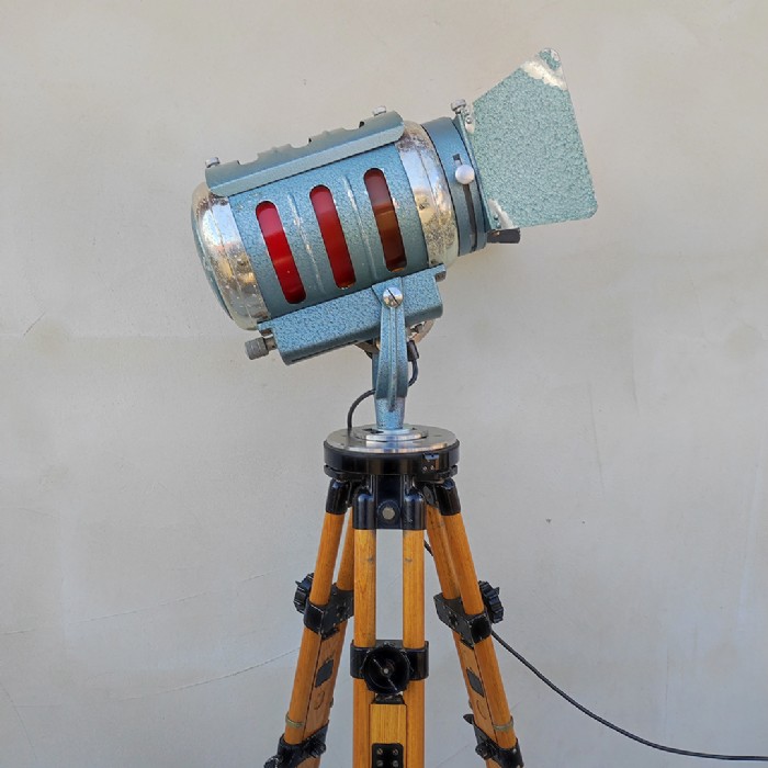 Miniatura dell'articolo Faro da teatro spot IFF con treppiede vintage - Oggetto n.233