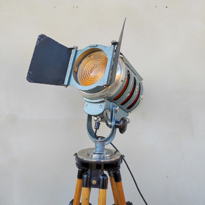 Miniatura dell'articolo Faro da teatro spot IFF con treppiede vintage - Oggetto n.233