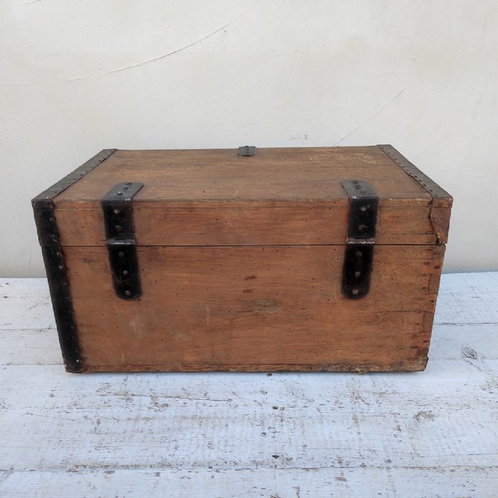 Immagine dell'articolo Contenitori Cassa da viaggio militare vintage n.414