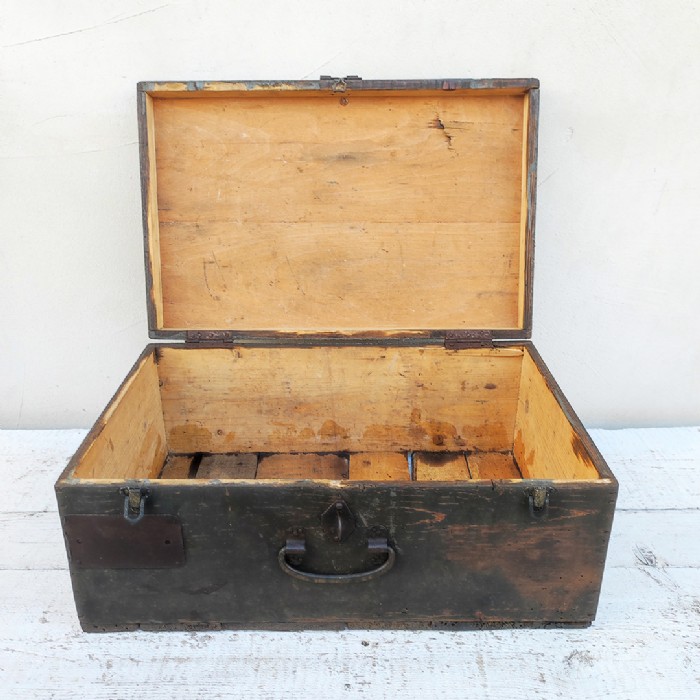 Immagine dell'articolo Contenitori Cassa da viaggio militare vintage n.415