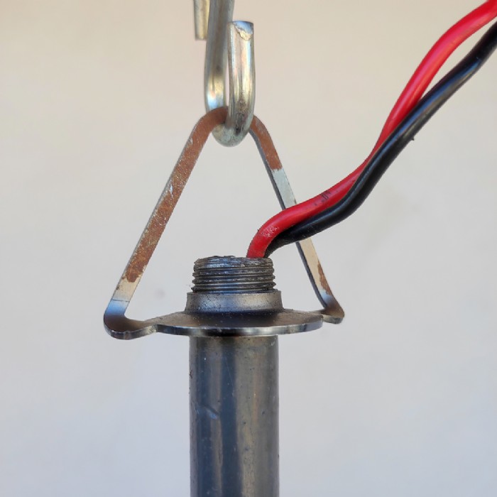Passa il mouse sull'immagine per ingrandire Immagine dell'articolo Lampada industriale a sospensione Lampada industriale ungherese a sospensione vintage n.375