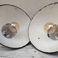 Ingrandisci l'immagine Miniatura dell'articolo Lampada industriale a sospensione Coppia (2) di lampade industriali vintage a sospensione D25,5 n.342