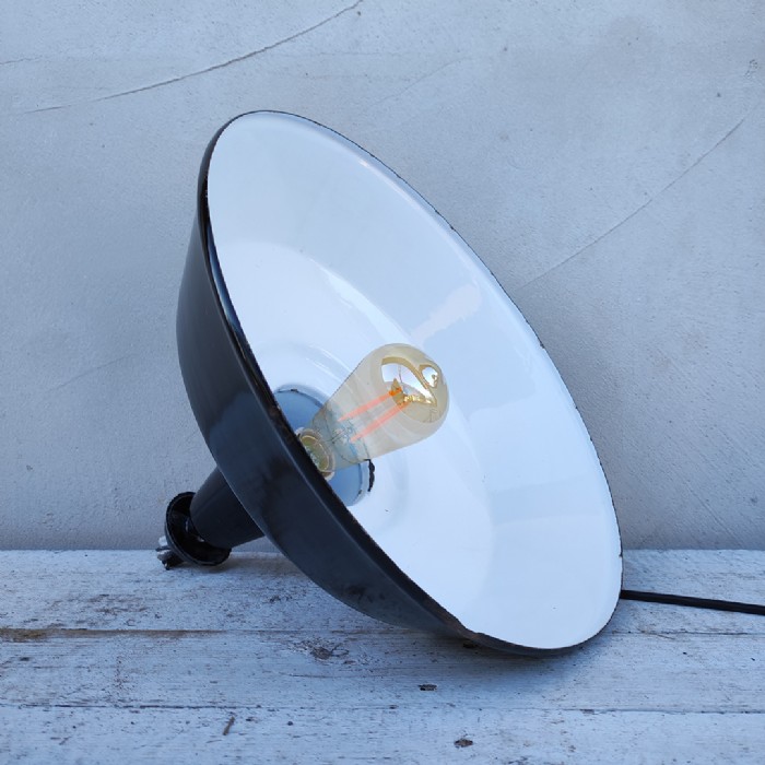 Immagine dell'articolo Lampada industriale a sospensione Lampada industriale a sospensione italiana vintage D35,5 n.402