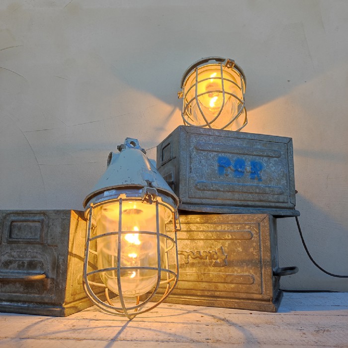 Immagine dell'articolo Lampada industriale a sospensione LAMPADA INDUSTRIALE BUNKER EOW DDR VINTAGE n.384