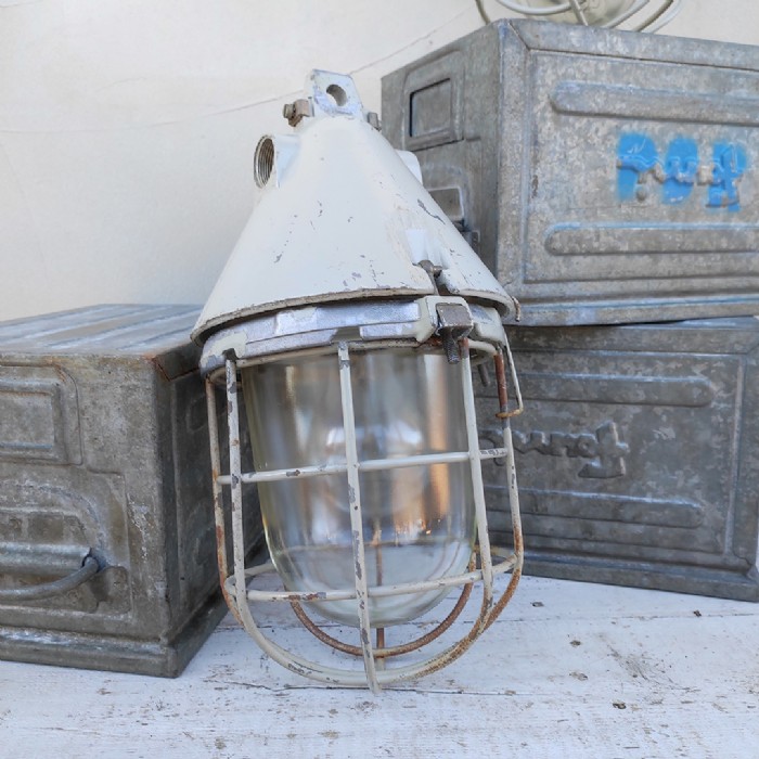 Immagine dell'articolo Lampada industriale a sospensione LAMPADA INDUSTRIALE BUNKER EOW DDR VINTAGE n.384