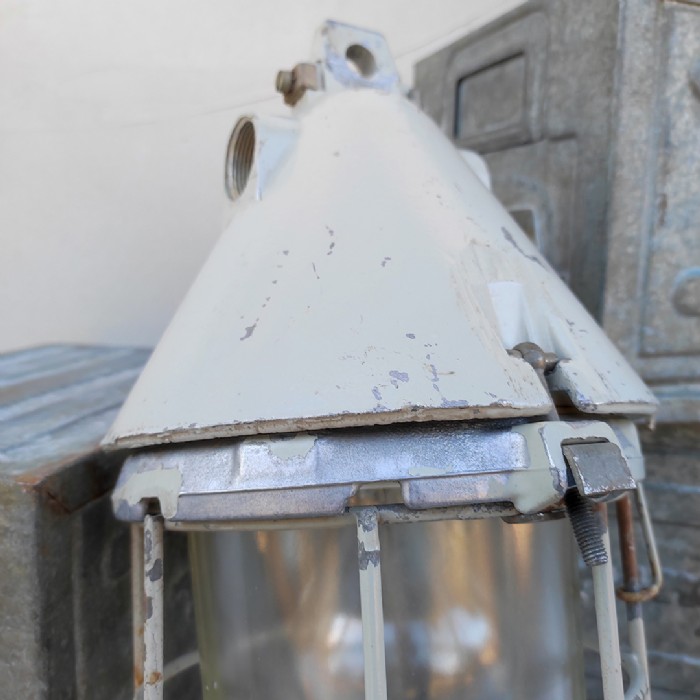 Immagine dell'articolo Lampada industriale a sospensione LAMPADA INDUSTRIALE BUNKER EOW DDR VINTAGE n.384